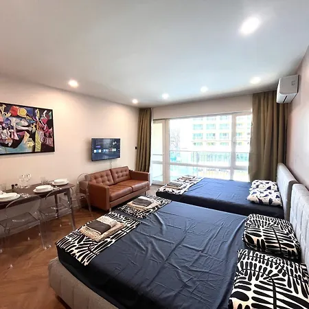 Miramar Front Family Deluxe No Swim Pool Access דירה *