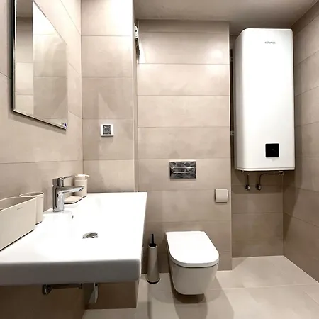 Miramar Front Family Deluxe No Swim Pool Access דירה