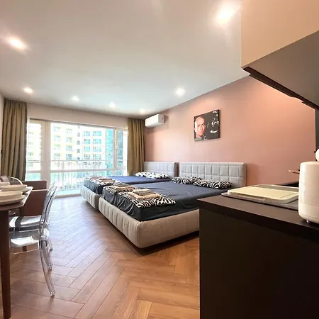Miramar Front Family Deluxe No Swim Pool Access סאני ביץ'