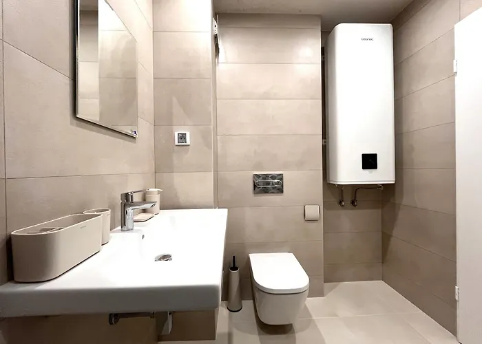 Miramar Front Family Deluxe No Swim Pool Access アパート