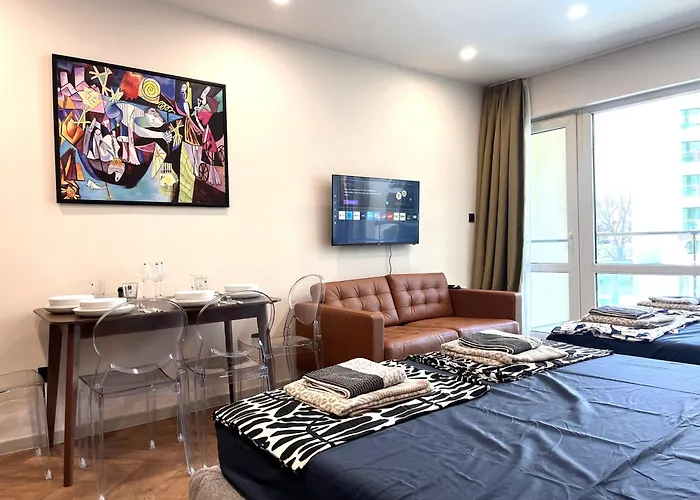 Miramar Front Family Deluxe No Swim Pool Access サニービーチ