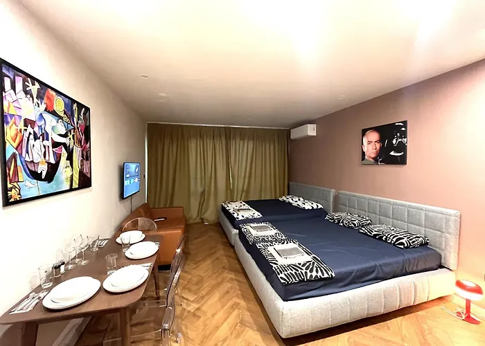 Miramar Front Family Deluxe No Swim Pool Access アパート サニービーチ