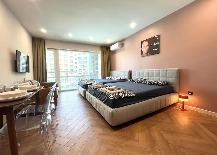 Miramar Front Family Deluxe No Swim Pool Access サニービーチ