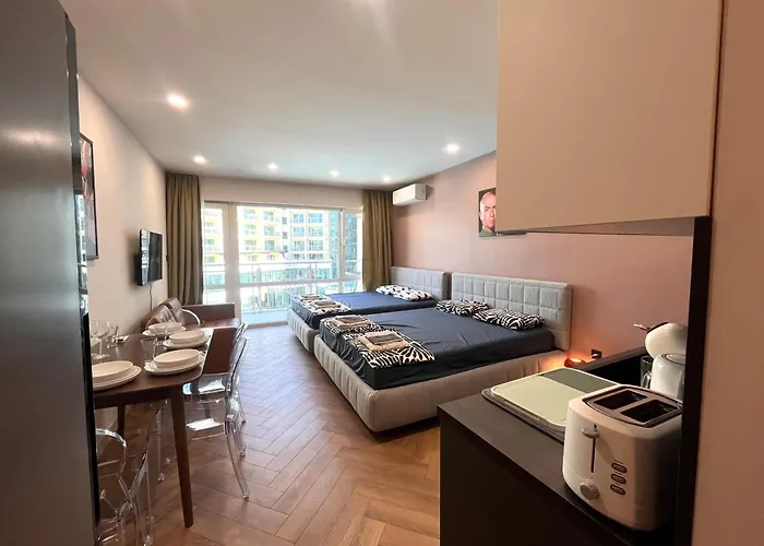 Miramar Front Family Deluxe No Swim Pool Access アパート サニービーチ