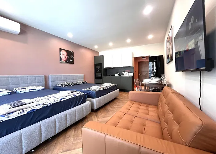 Miramar Front Family Deluxe No Swim Pool Access アパート サニービーチ