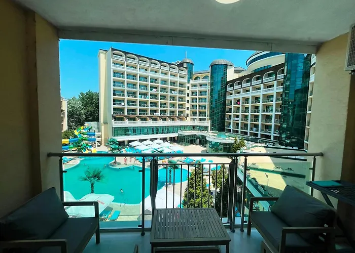 Miramar Front Family Deluxe No Swim Pool Access アパート